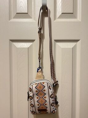 Wrangler Cream, Tan & Brown Aztec Crossbody Phone Bag